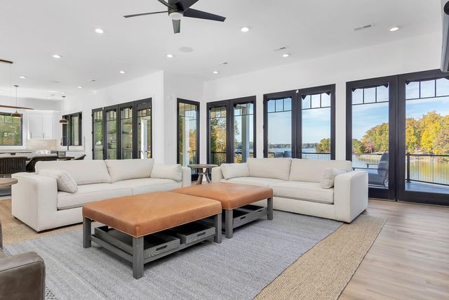 176 Three Point Isle DR, Penhook, VA 24137