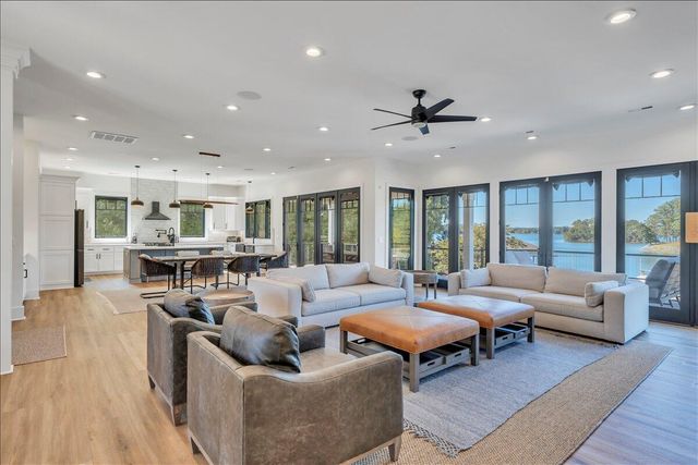 176 Three Point Isle DR, Penhook, VA 24137