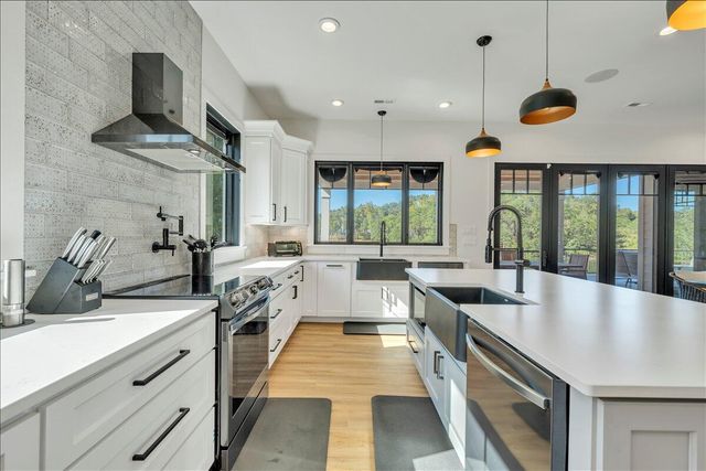 176 Three Point Isle DR, Penhook, VA 24137