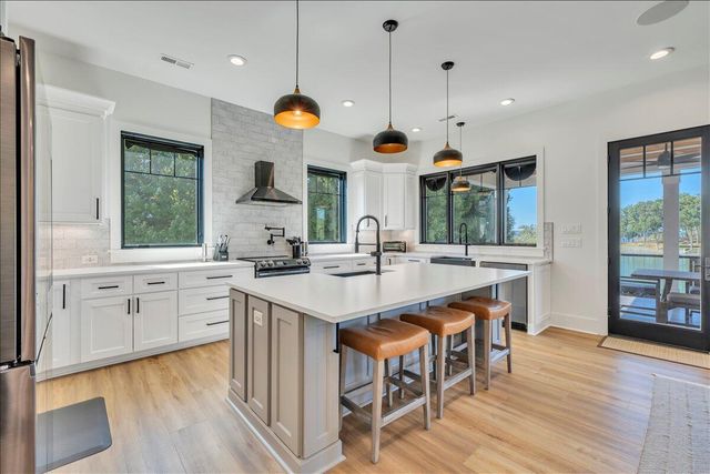 176 Three Point Isle DR, Penhook, VA 24137