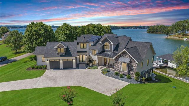 176 Three Point Isle DR, Penhook, VA 24137