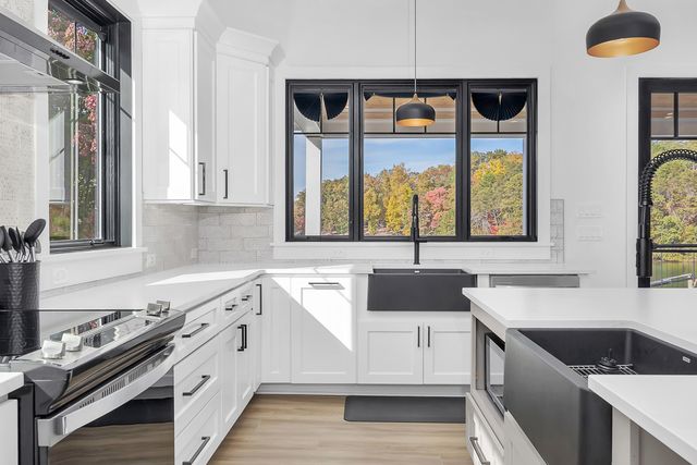 176 Three Point Isle DR, Penhook, VA 24137