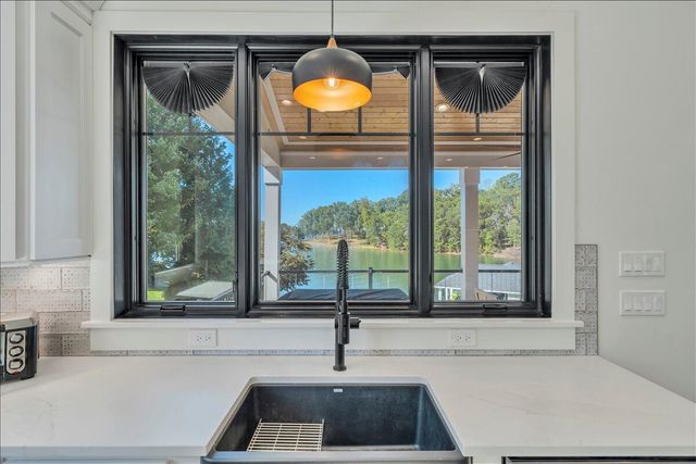 176 Three Point Isle DR, Penhook, VA 24137