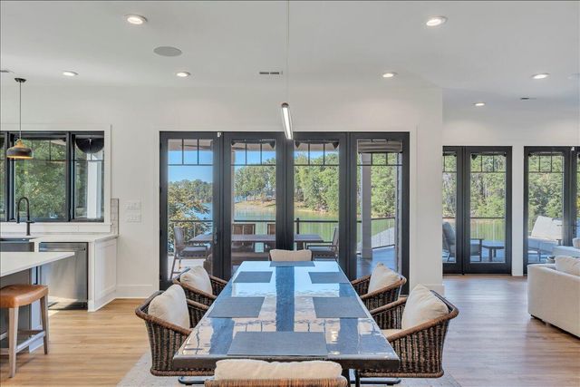 176 Three Point Isle DR, Penhook, VA 24137