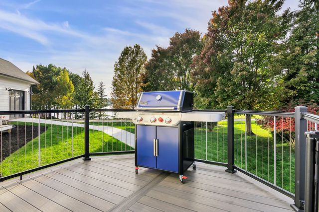 176 Three Point Isle DR, Penhook, VA 24137