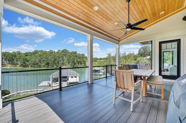 176 Three Point Isle DR, Penhook, VA 24137