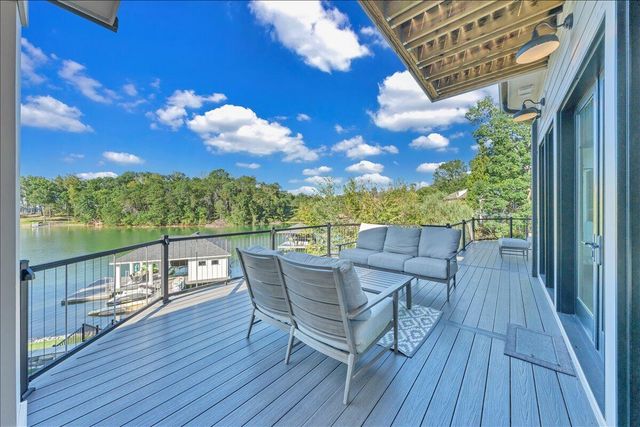 176 Three Point Isle DR, Penhook, VA 24137