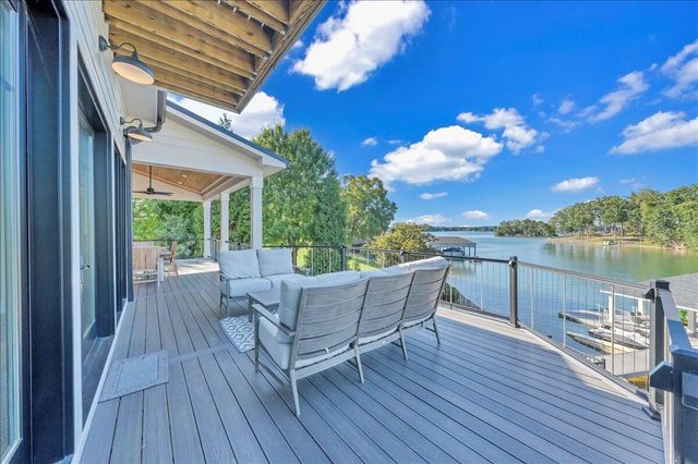 176 Three Point Isle DR, Penhook, VA 24137