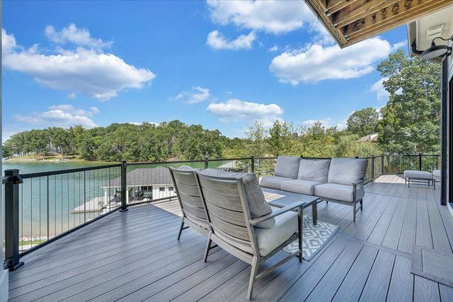 176 Three Point Isle DR, Penhook, VA 24137