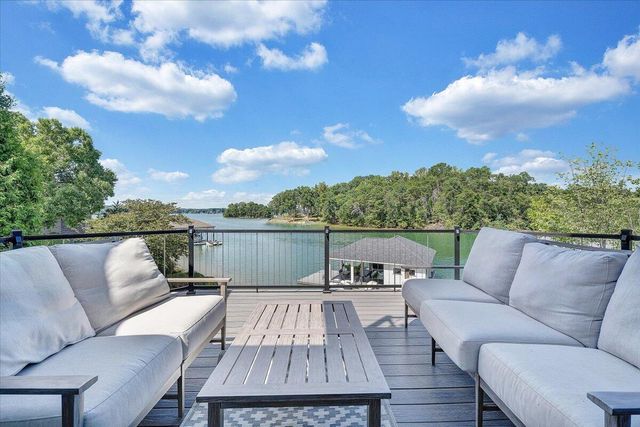 176 Three Point Isle DR, Penhook, VA 24137