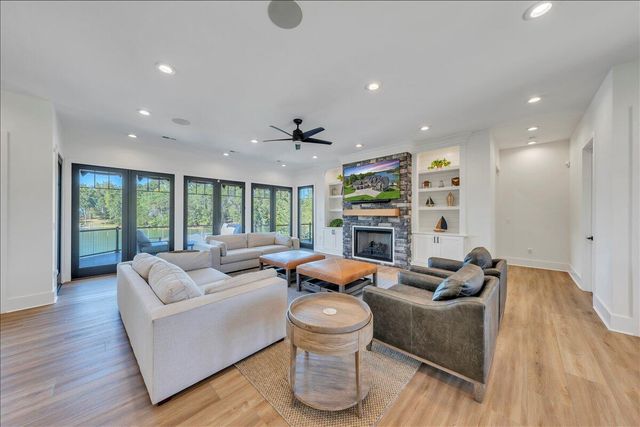 176 Three Point Isle DR, Penhook, VA 24137