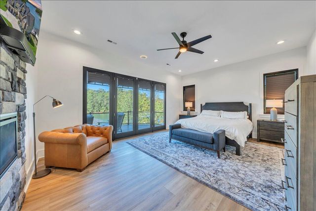 176 Three Point Isle DR, Penhook, VA 24137