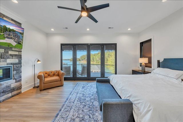 176 Three Point Isle DR, Penhook, VA 24137