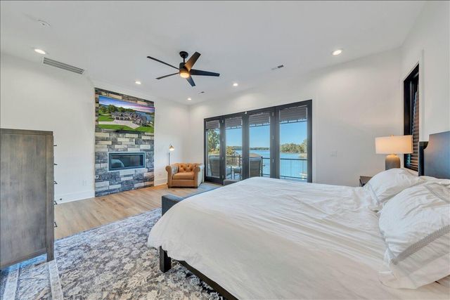 176 Three Point Isle DR, Penhook, VA 24137