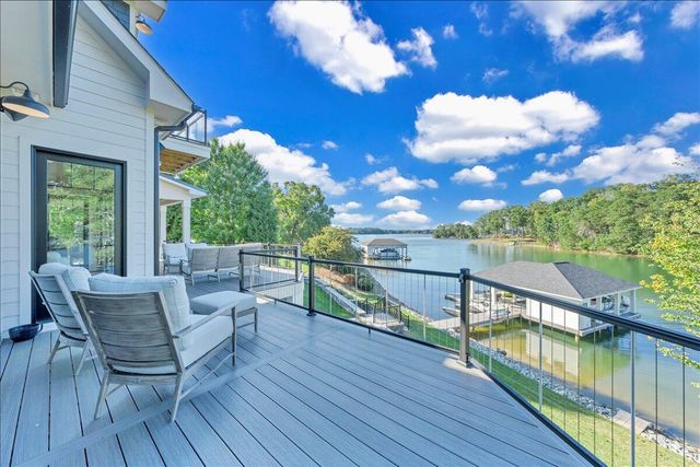 176 Three Point Isle DR, Penhook, VA 24137