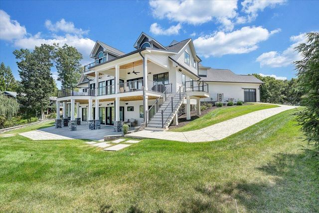 176 Three Point Isle DR, Penhook, VA 24137