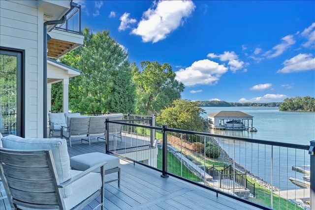 176 Three Point Isle DR, Penhook, VA 24137