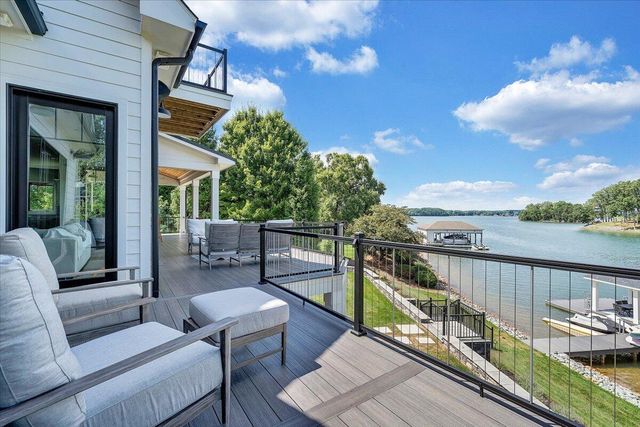 176 Three Point Isle DR, Penhook, VA 24137