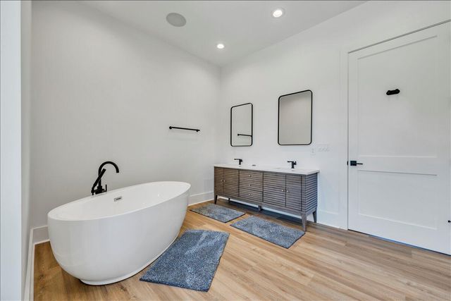 176 Three Point Isle DR, Penhook, VA 24137