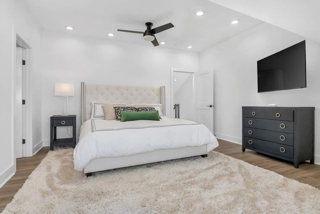 176 Three Point Isle DR, Penhook, VA 24137