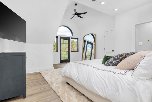 176 Three Point Isle DR, Penhook, VA 24137