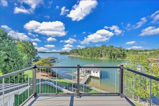 176 Three Point Isle DR, Penhook, VA 24137