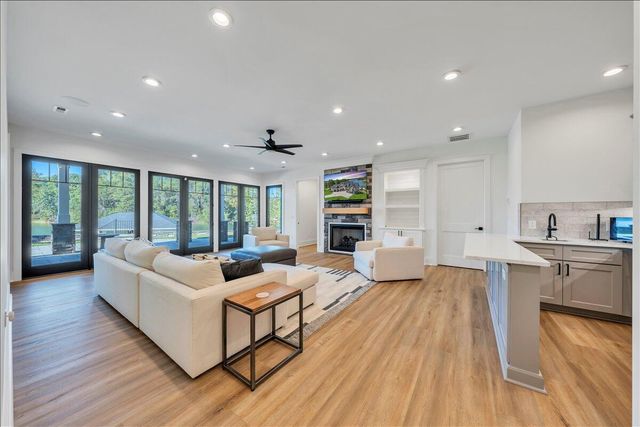 176 Three Point Isle DR, Penhook, VA 24137