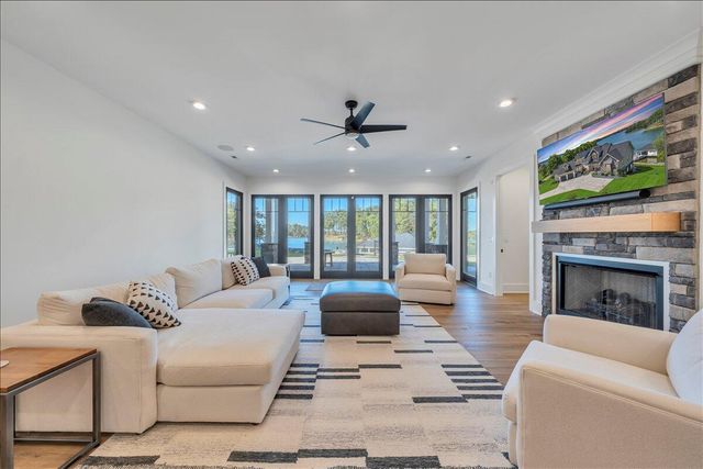 176 Three Point Isle DR, Penhook, VA 24137