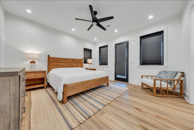 176 Three Point Isle DR, Penhook, VA 24137