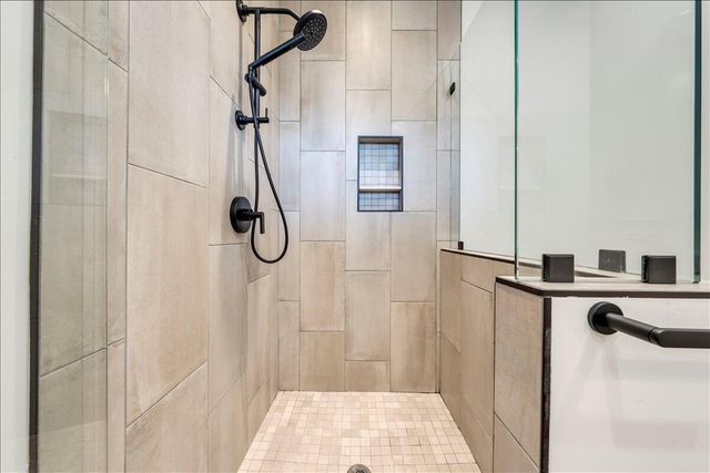 176 Three Point Isle DR, Penhook, VA 24137