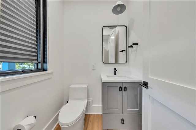 176 Three Point Isle DR, Penhook, VA 24137