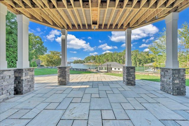 176 Three Point Isle DR, Penhook, VA 24137