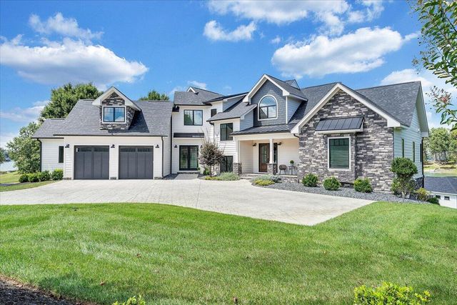 176 Three Point Isle DR, Penhook, VA 24137