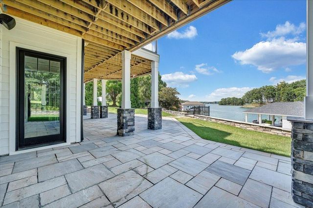 176 Three Point Isle DR, Penhook, VA 24137