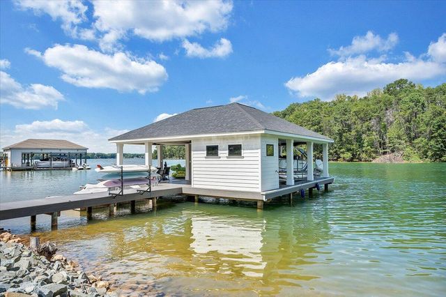 176 Three Point Isle DR, Penhook, VA 24137