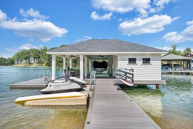 176 Three Point Isle DR, Penhook, VA 24137