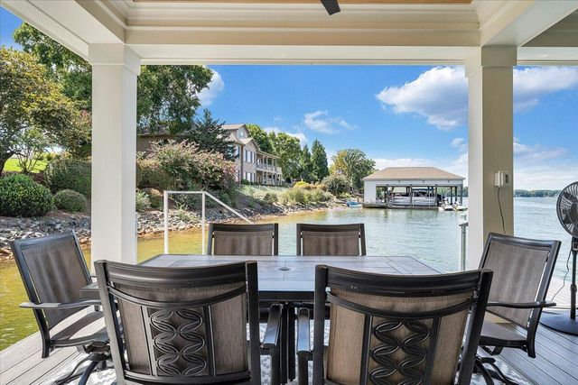 176 Three Point Isle DR, Penhook, VA 24137