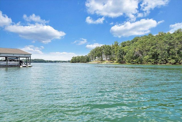 176 Three Point Isle DR, Penhook, VA 24137