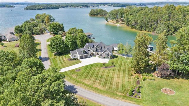 176 Three Point Isle DR, Penhook, VA 24137