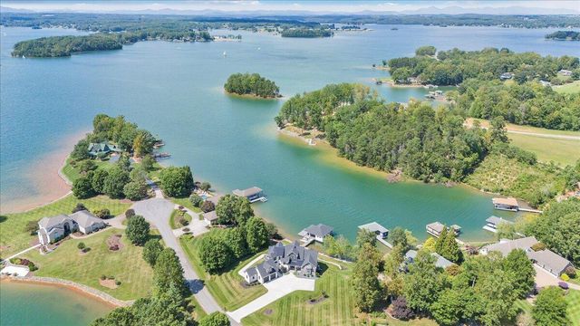 176 Three Point Isle DR, Penhook, VA 24137