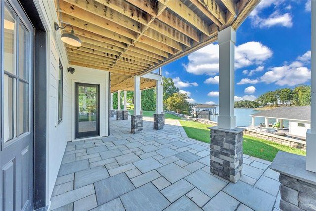 176 Three Point Isle DR, Penhook, VA 24137