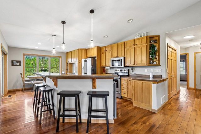 1640 Great Forest DRIVE, West Bend, WI 53090