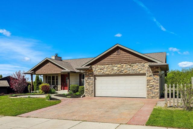 1640 Great Forest DRIVE, West Bend, WI 53090