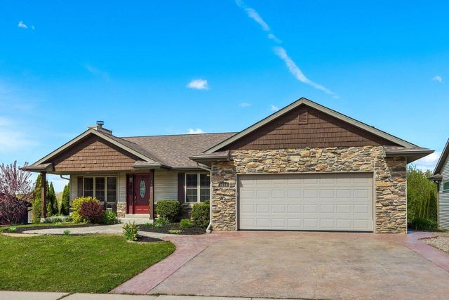 1640 Great Forest DRIVE, West Bend, WI 53090