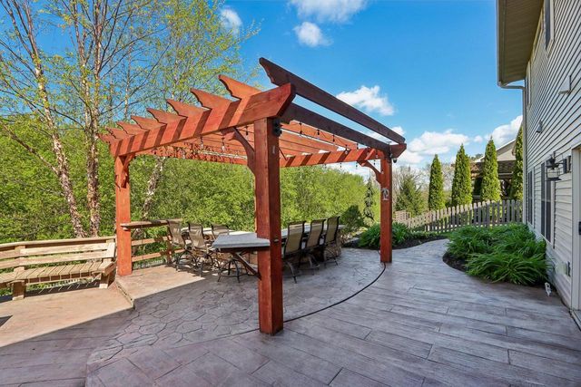 1640 Great Forest DRIVE, West Bend, WI 53090
