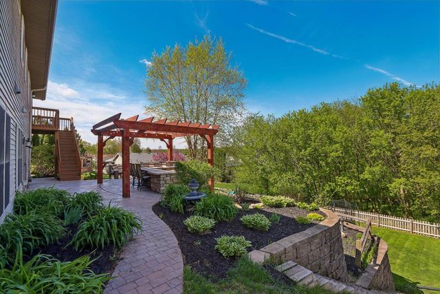 1640 Great Forest DRIVE, West Bend, WI 53090