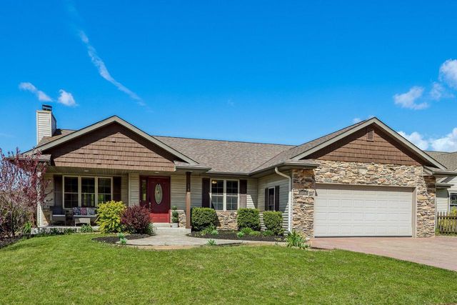 1640 Great Forest DRIVE, West Bend, WI 53090