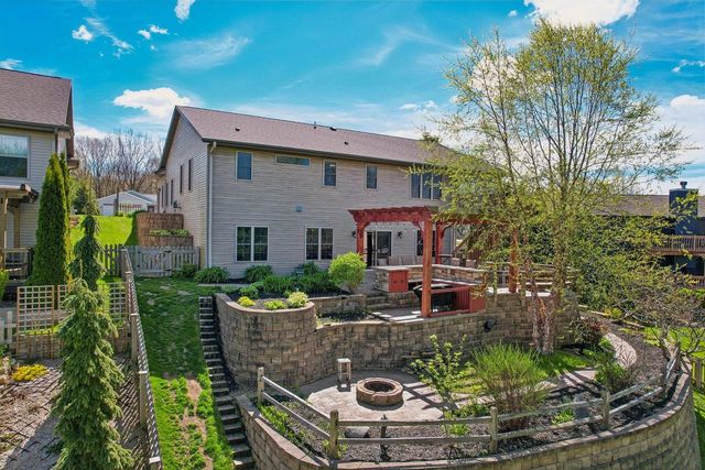 1640 Great Forest DRIVE, West Bend, WI 53090