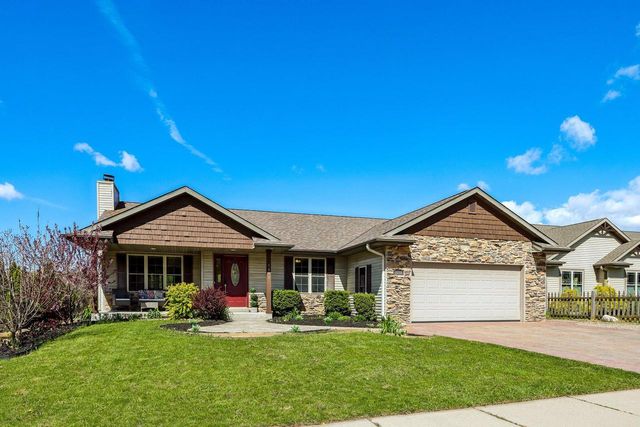 1640 Great Forest DRIVE, West Bend, WI 53090