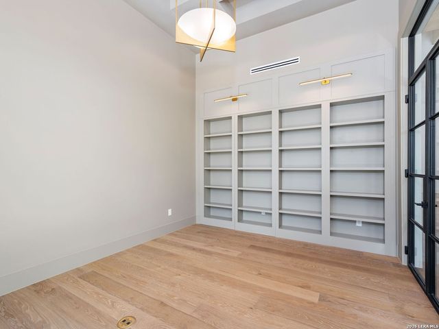 51 Via Aragon, San Antonio, TX 78257
